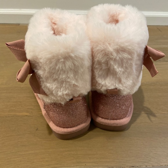 Never worn Joe Fresh Kids Pink Sparkle Furry Boots - Picture 3 of 7